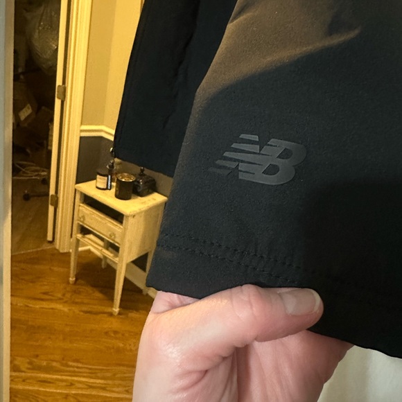 New Balance Black Puffer Jacket with Hood and Relaxed Fit - Picture 3 of 14